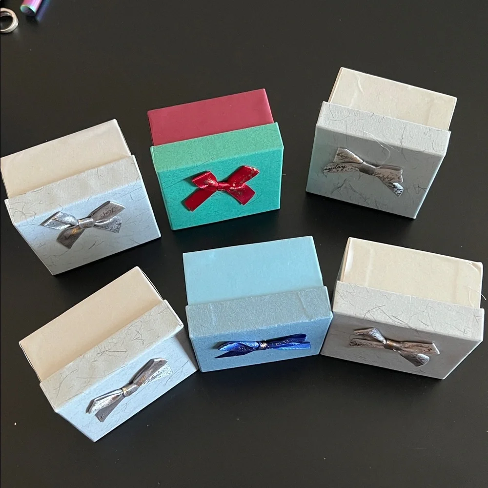 Gift Box Set of 6 with pillows